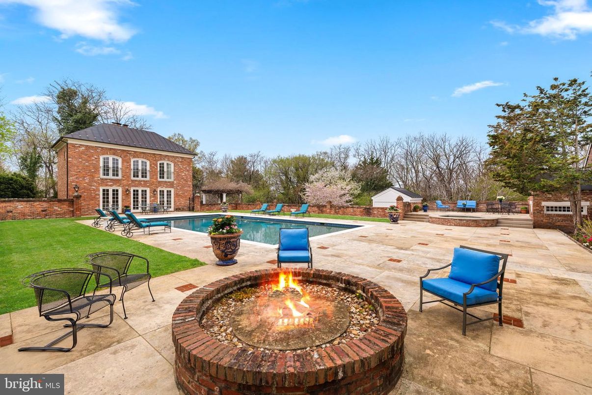 Exterior, Pool, Solar Panels