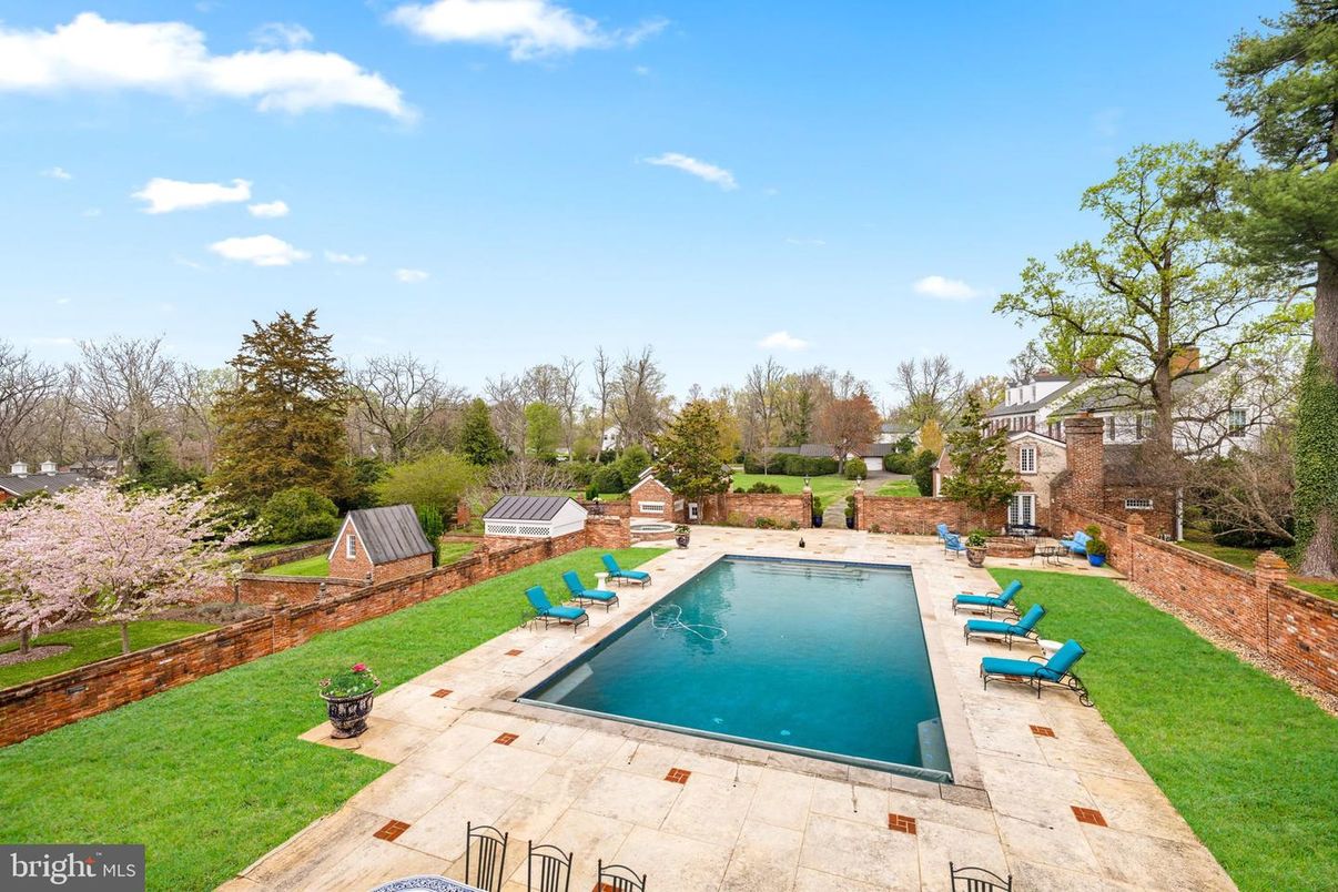 Exterior, Pool, Solar Panels