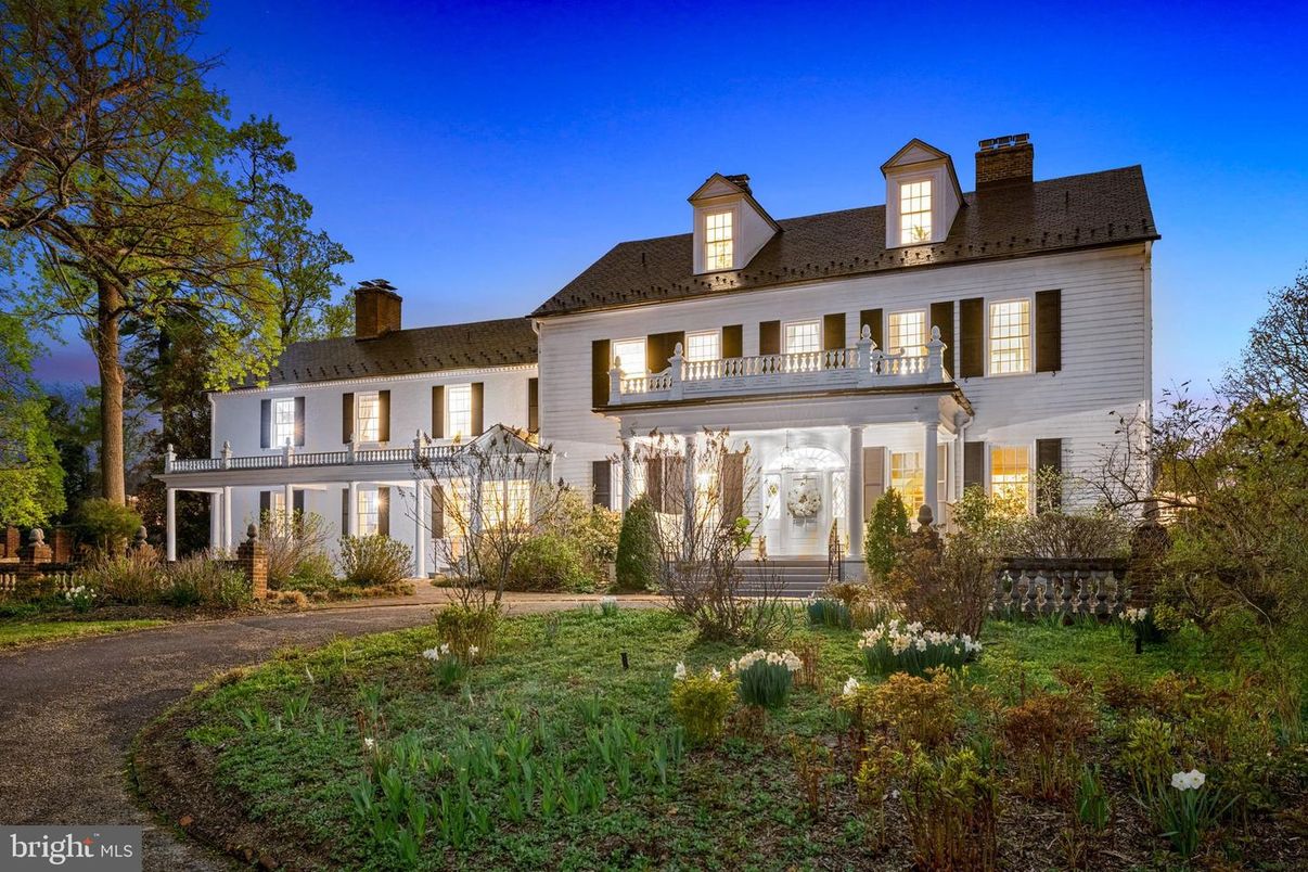 Backyard, Exterior, Facade, Georgian