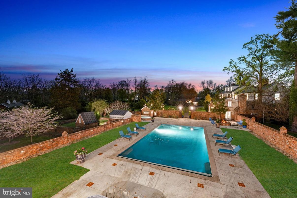 Exterior, Pool, Solar Panels