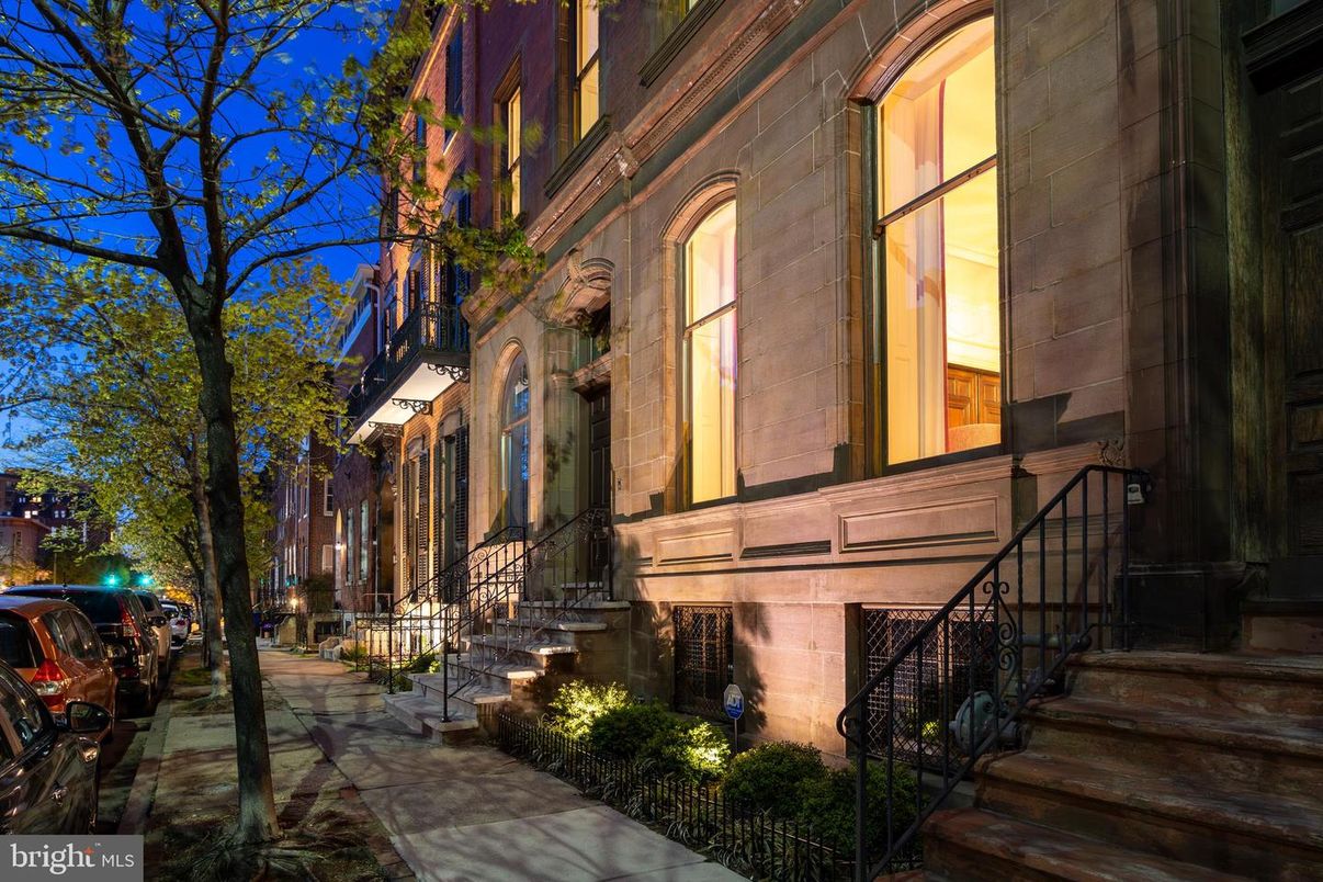 Exterior, Facade, Brownstone