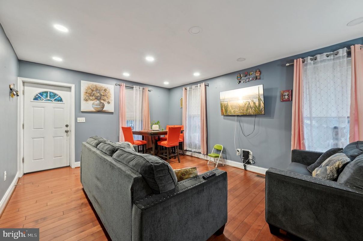 Dining room, Interior, Living room, Recessed Lighting, Wood Texture Flooring