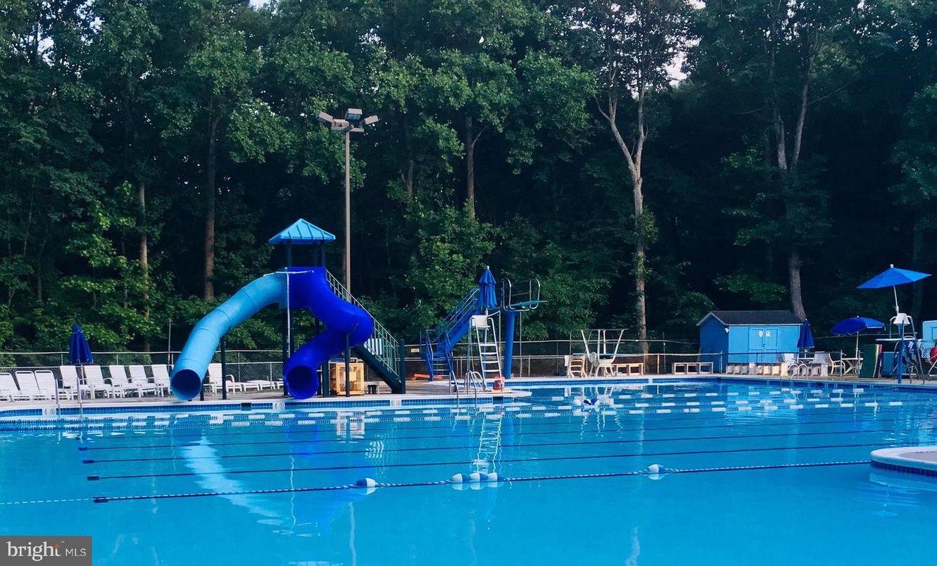 Exterior, Playground, Pool