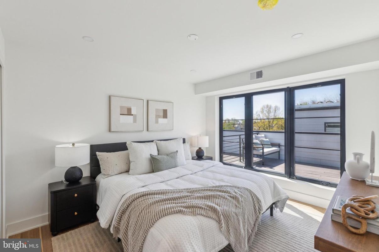 Bedroom, Interior, Recessed Lighting, Water