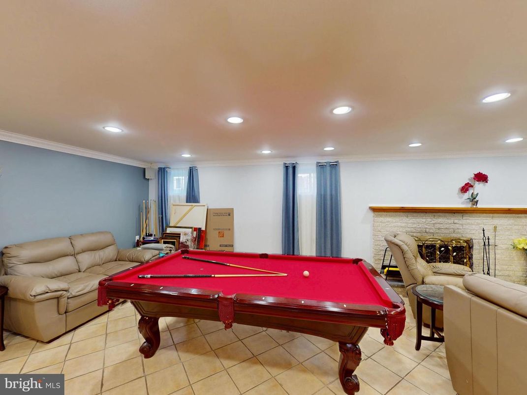 Billiard Table, Game Room, Interior, Recessed Lighting