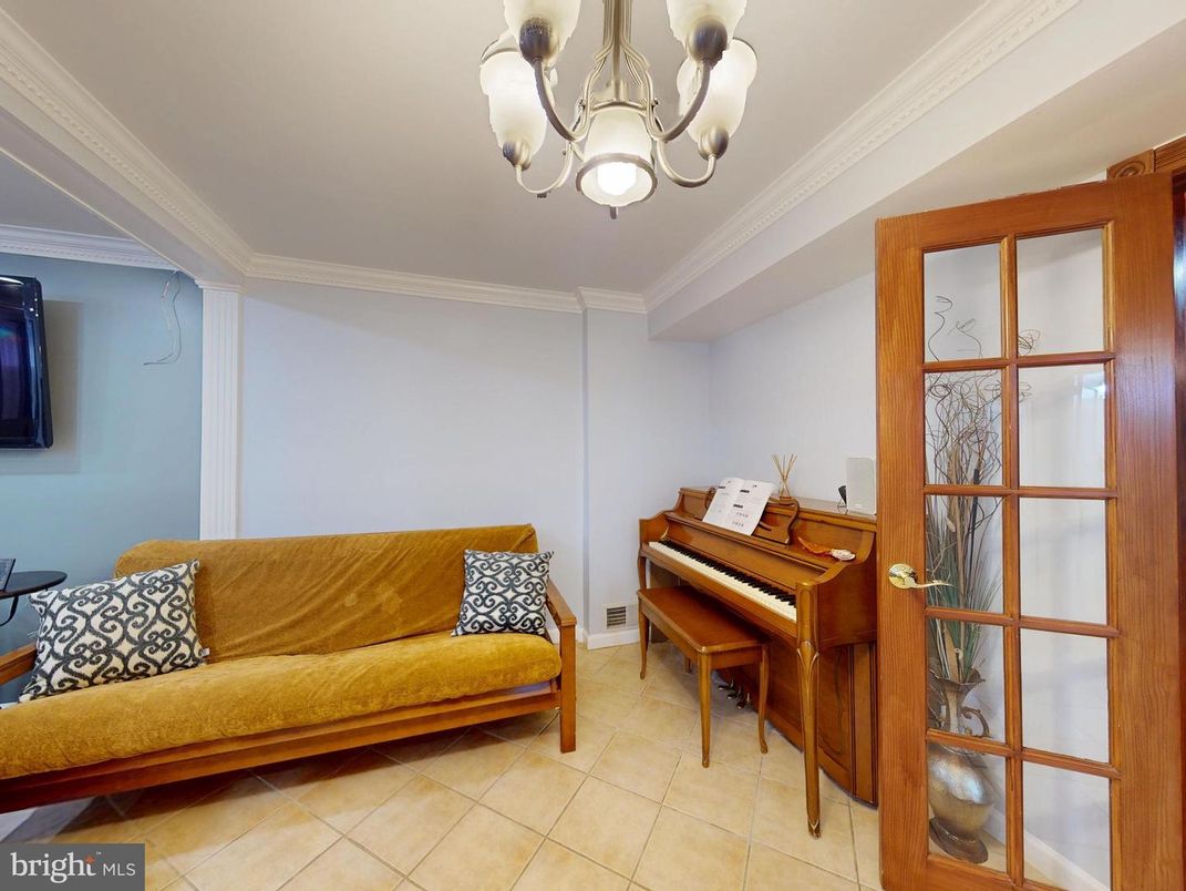 Chandelier, Interior, Piano