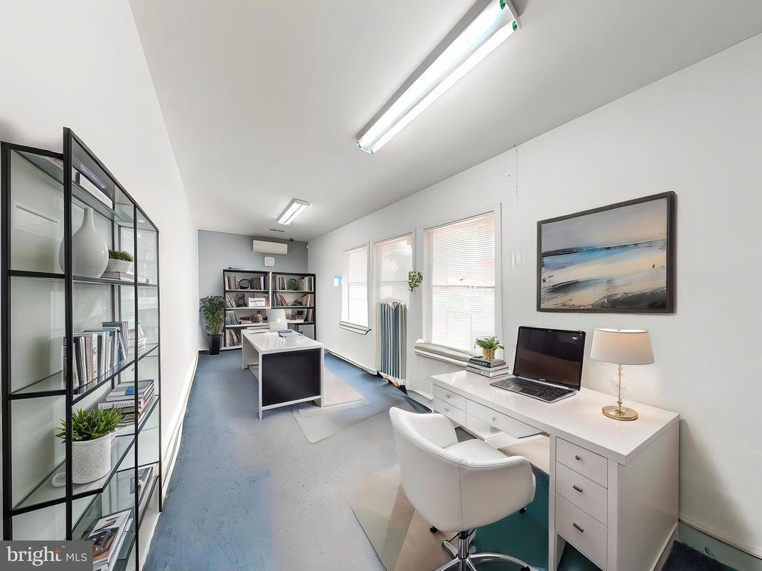 Home Office, Interior