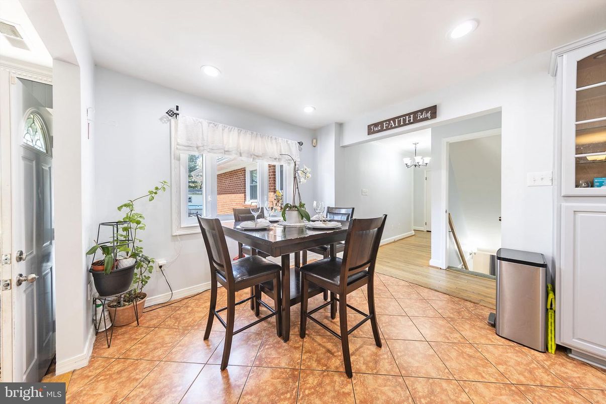 Chandelier, Dining room, Interior, Recessed Lighting