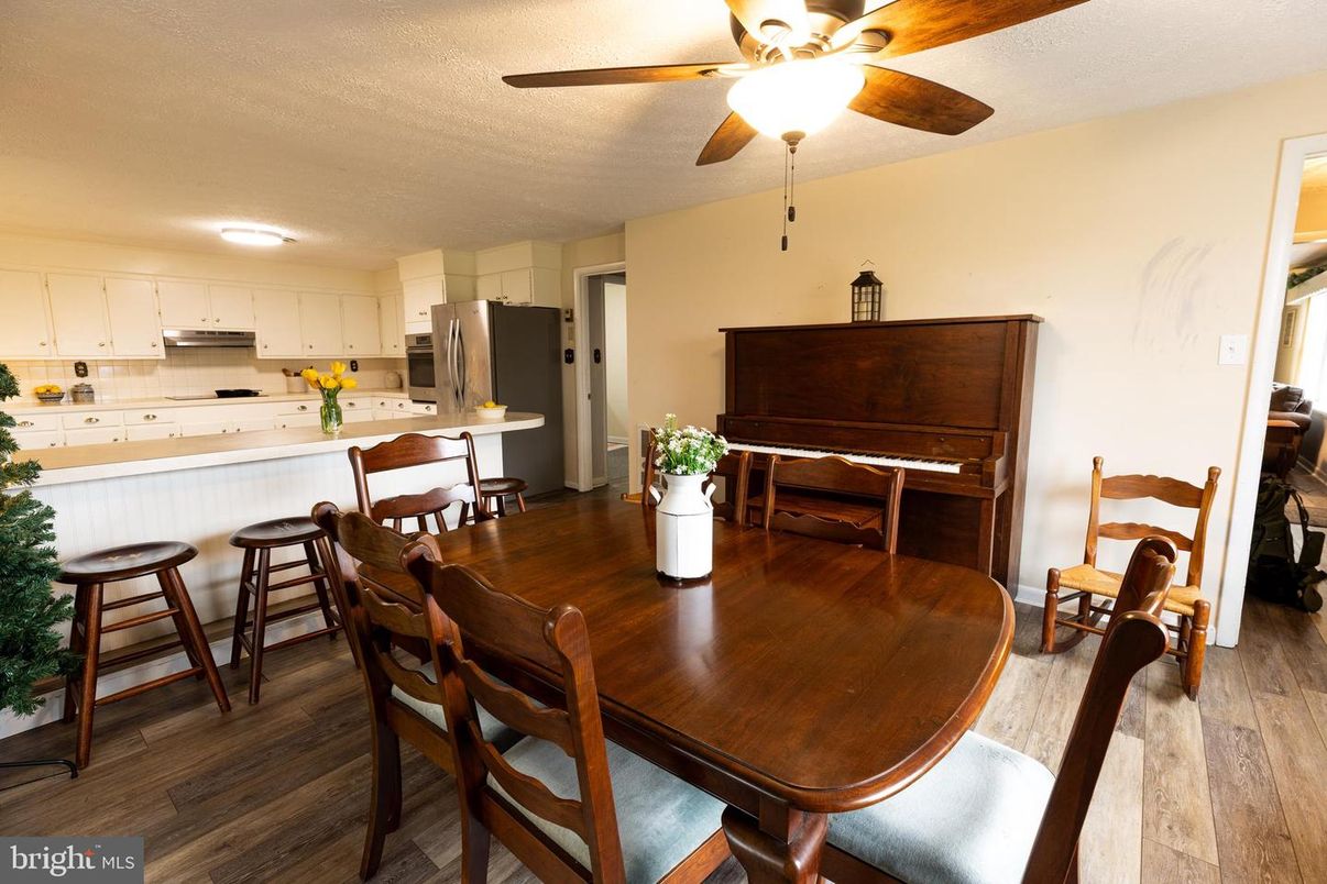 Dining room, Interior, Kitchen, Stainless Steel Appliances, Wood Texture Flooring