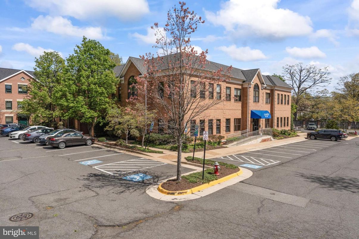 Exterior, Facade, French Provincial
