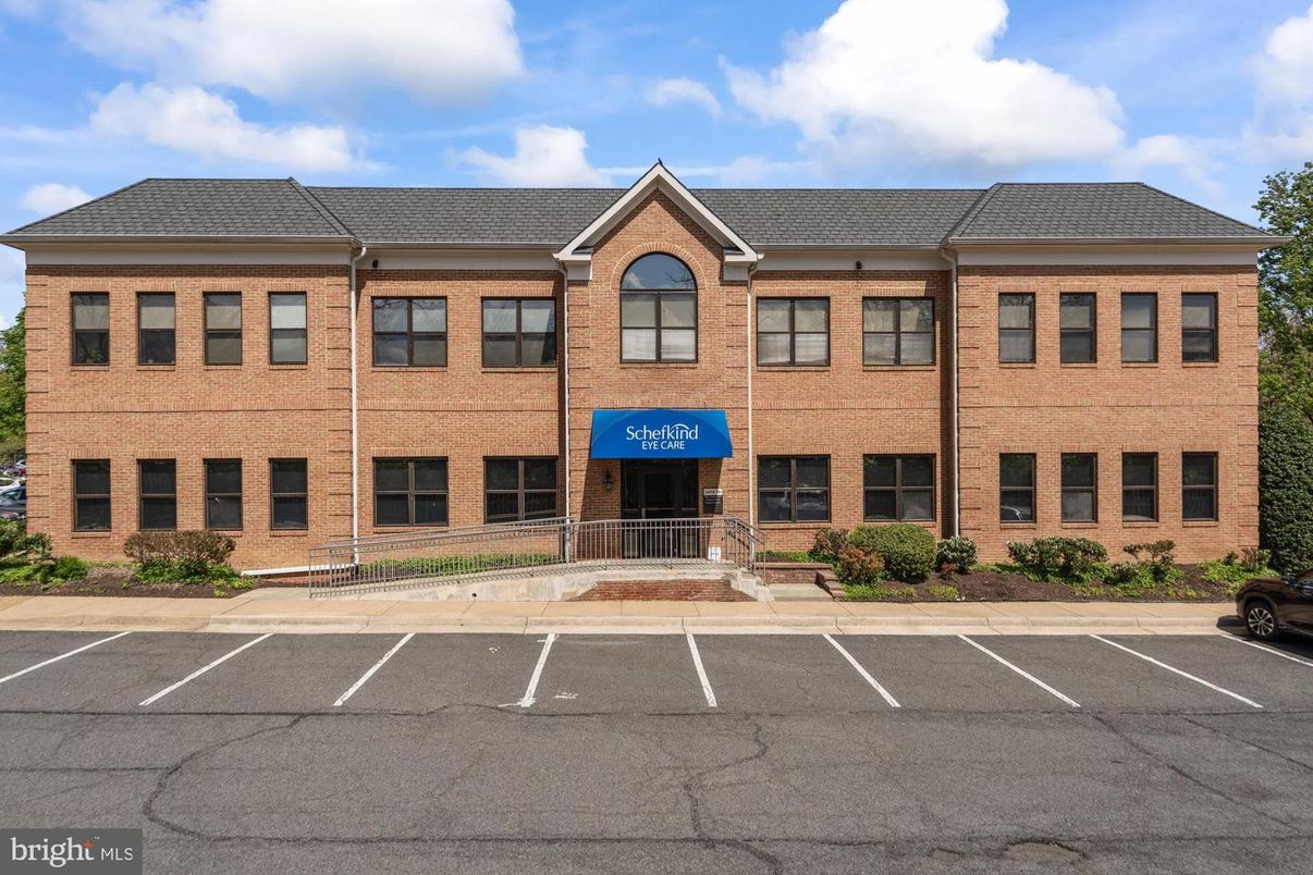 Exterior, Facade, Brick Facade, Georgian