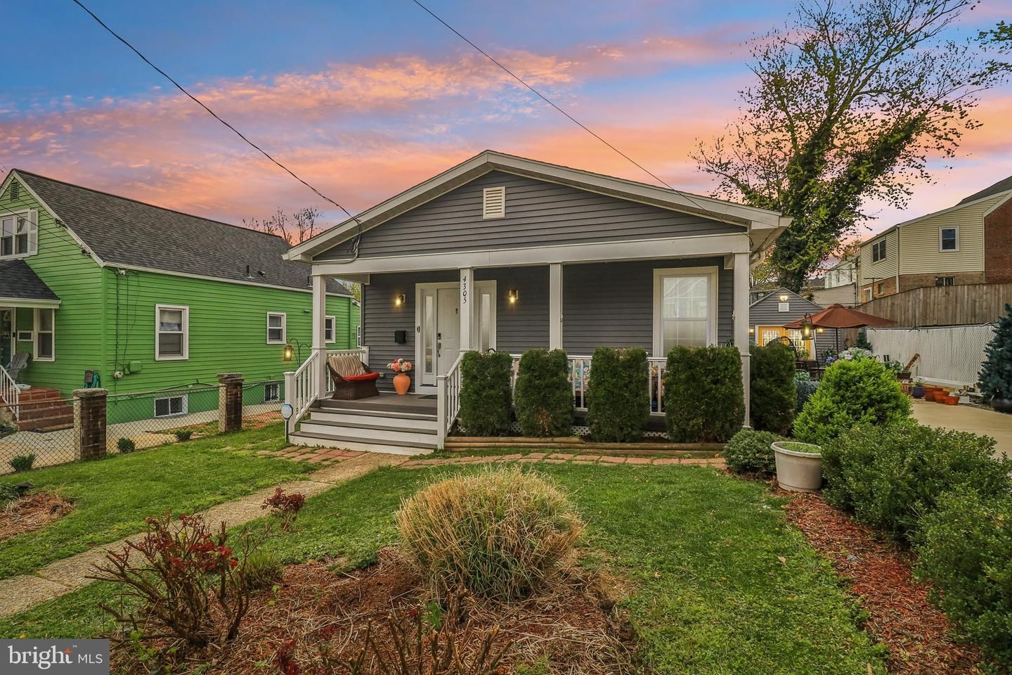 Backyard, Exterior, Facade, Queen Anne Victorian