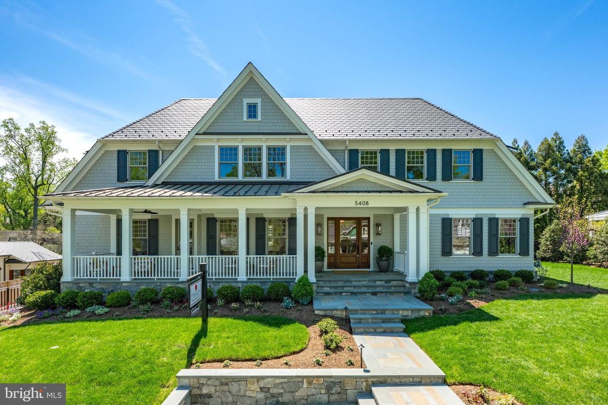 Exterior, Facade, Queen Anne Victorian