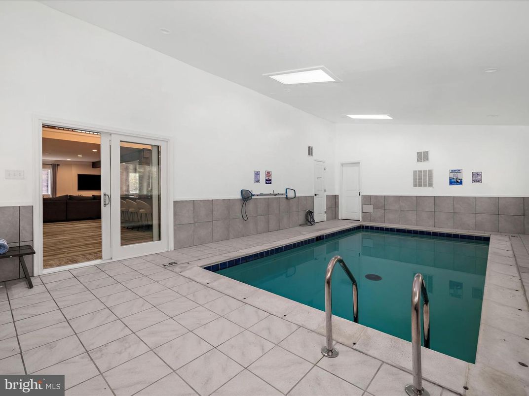 Interior, Pool, Recessed Lighting