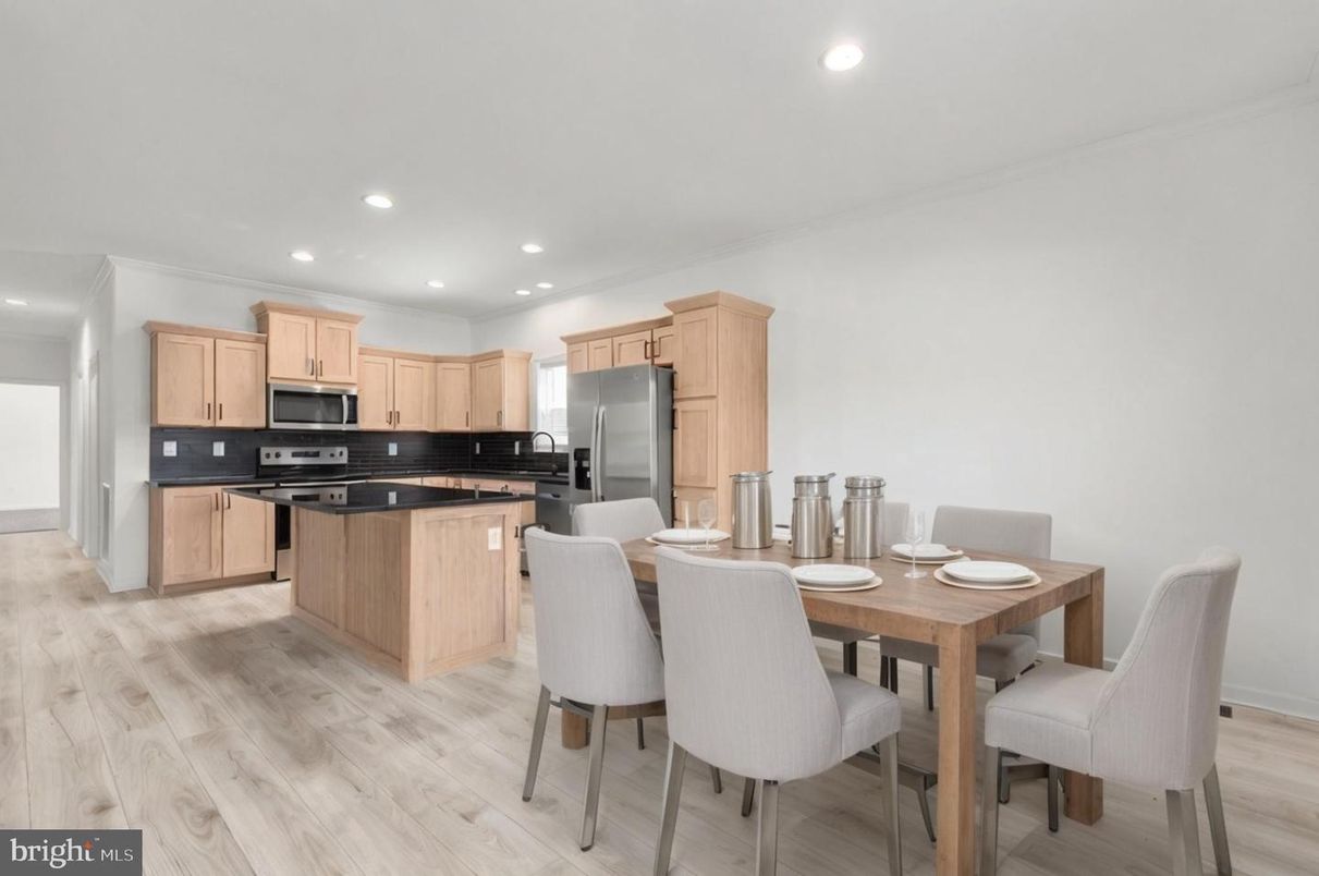 Dining room, Interior, Kitchen, Recessed Lighting, Stainless Steel Appliances, Wood Texture Flooring
