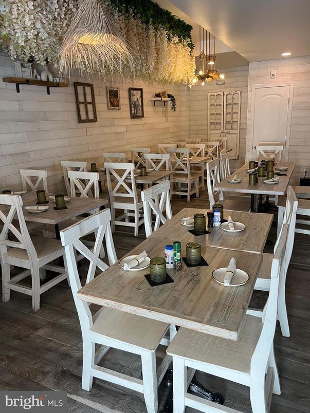 Dining room, Interior, Pendant Lights, Recessed Lighting, Stone Walls, Wood Texture Flooring