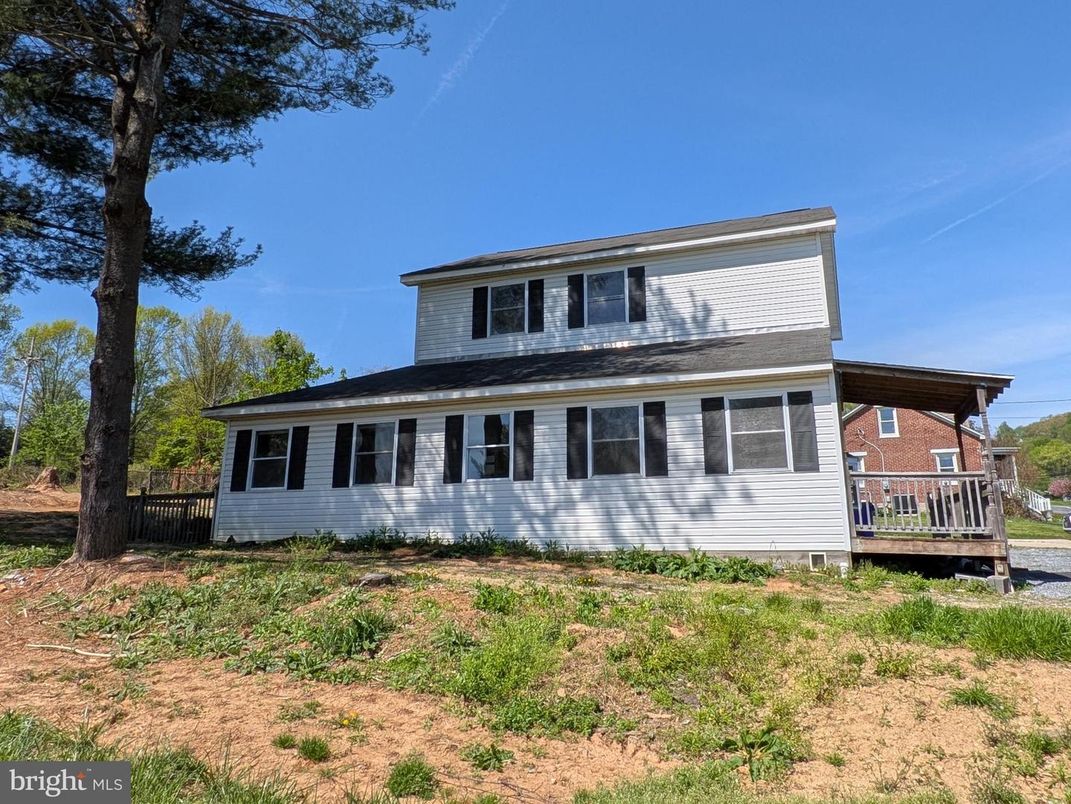 Exterior, Facade, American Foursquare