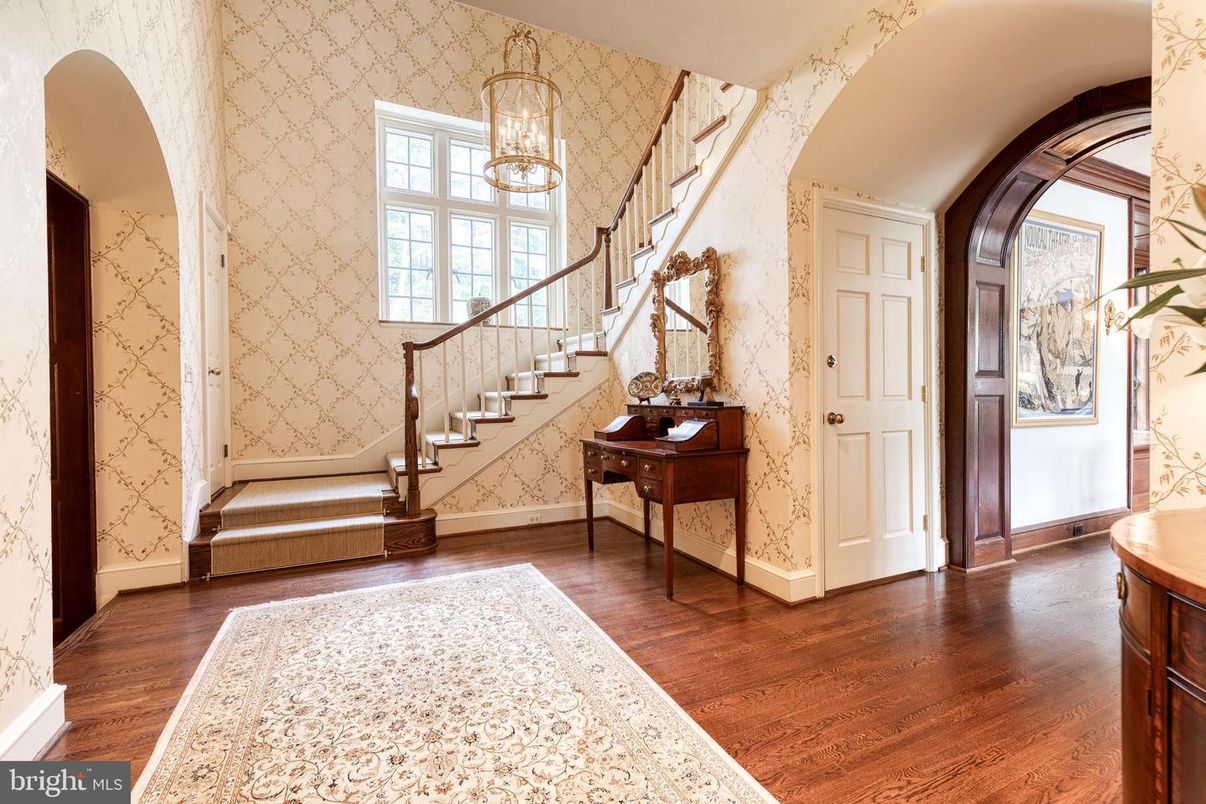 Interior, Pendant Lights, Wood Texture Flooring