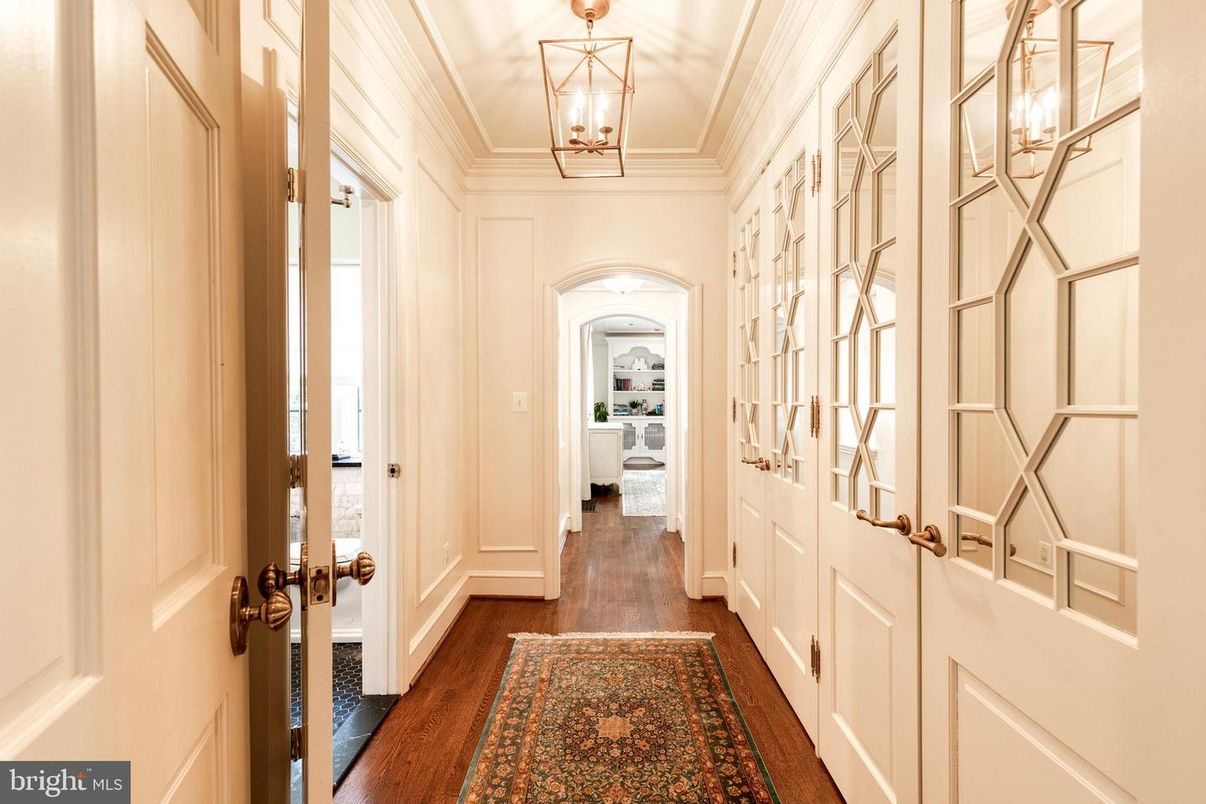 Interior, Pendant Lights, Wood Texture Flooring