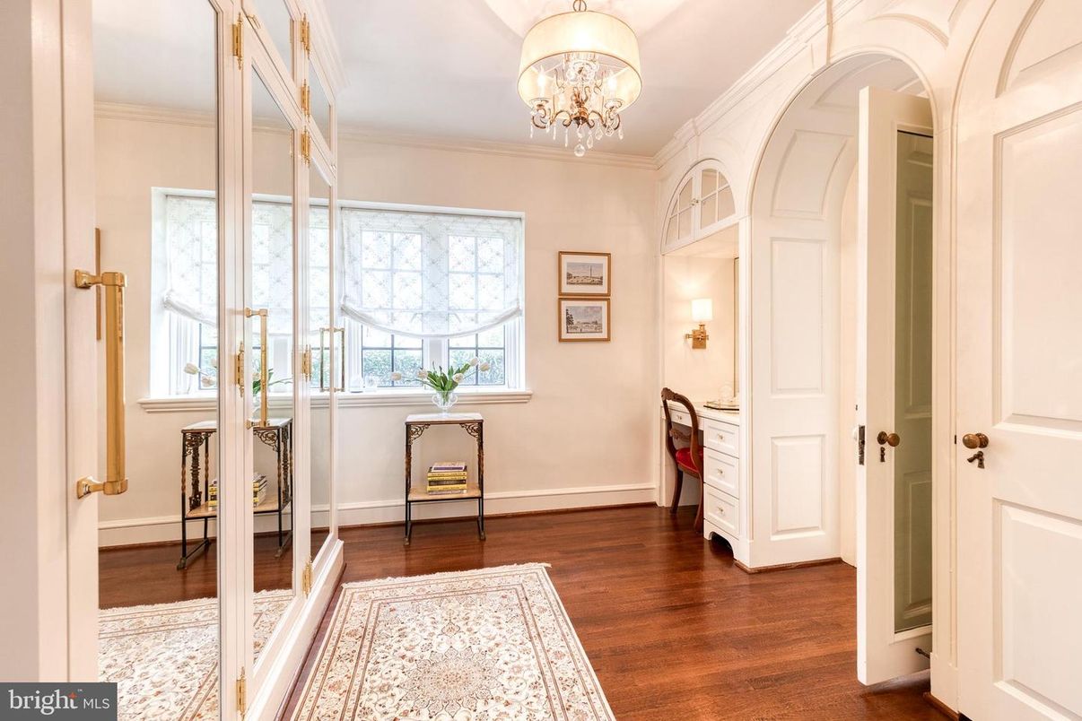 Chandelier, Interior, Wood Texture Flooring