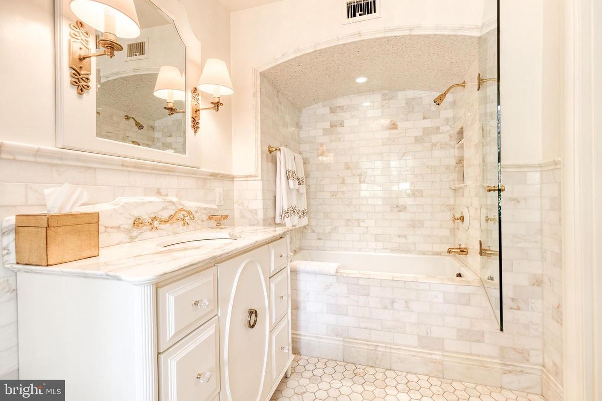 Bathroom, Interior, Recessed Lighting