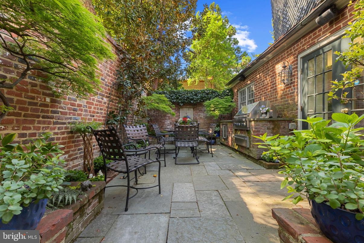 Exterior, Outdoor Kitchen