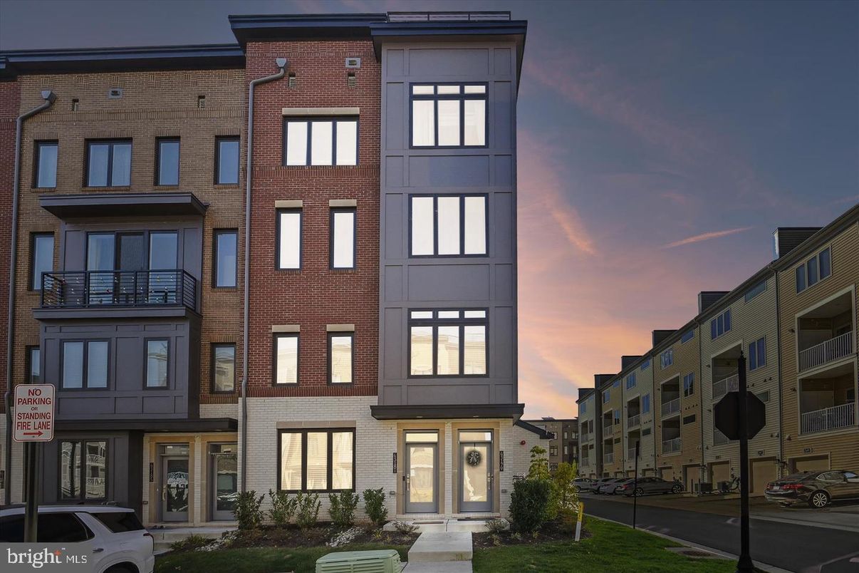 Exterior, Facade, Brick Facade, Rowhouse