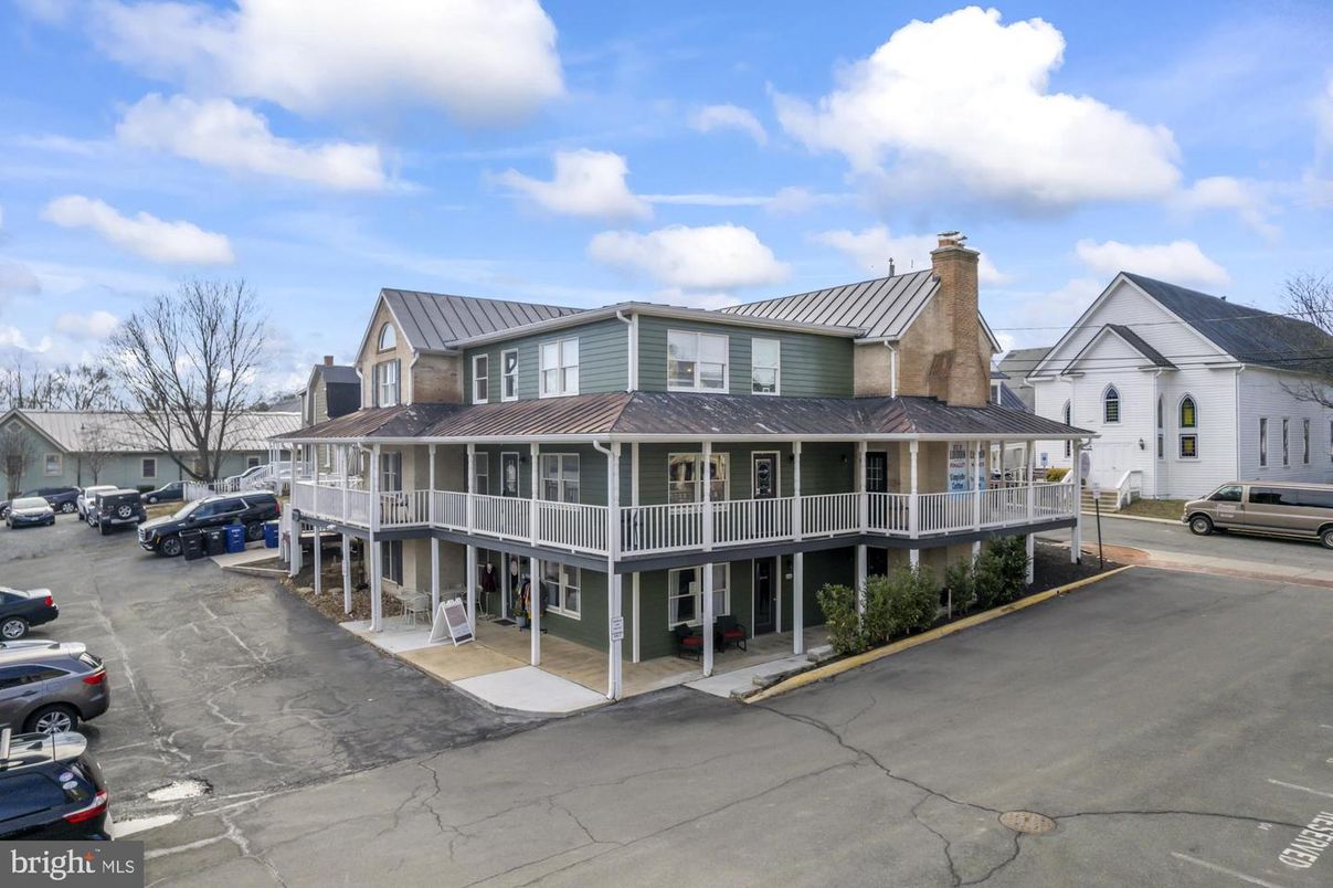 Exterior, Facade, Queen Anne Victorian