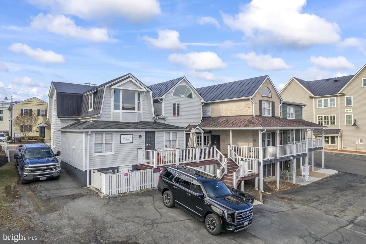 Exterior, Facade, Queen Anne Victorian