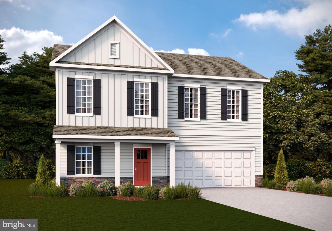 Attached, Exterior, Facade, Farmhouse