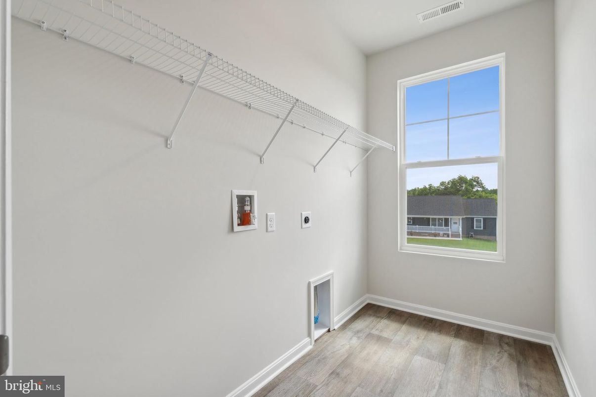 Interior, Walk-in Closets, Wood Texture Flooring