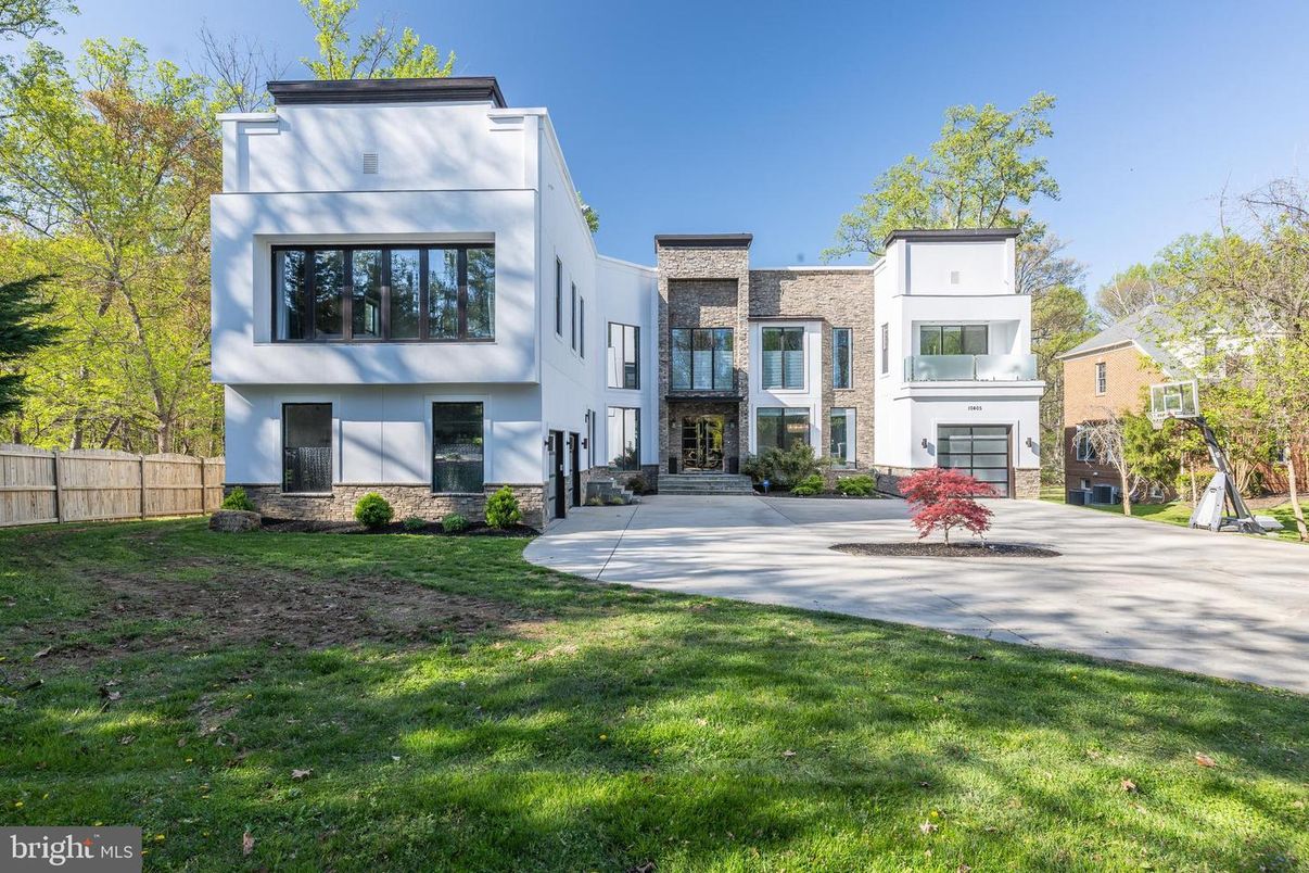 Backyard, Exterior, Facade, Modern