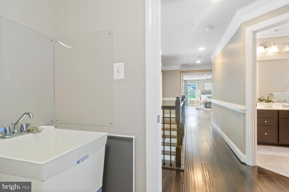 Bathroom, Interior, Recessed Lighting, Wood Texture Flooring