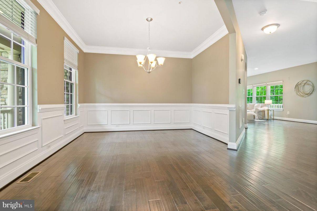 Chandelier, Empty room, Interior, Wood Texture Flooring