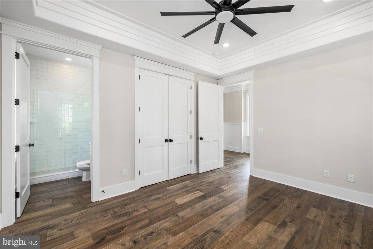 Bathroom, Interior, Recessed Lighting, Wood Texture Flooring