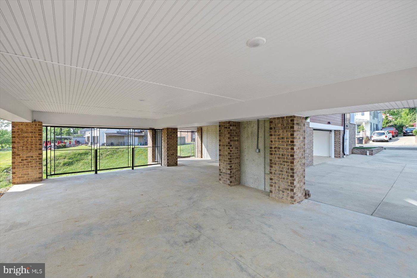 Garage, Interior, Stone Walls