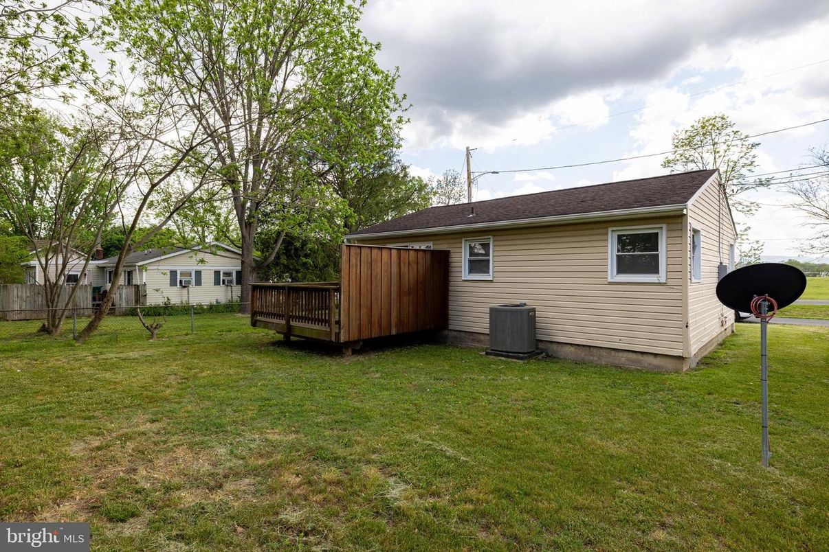 Backyard, Exterior, Hot Tub