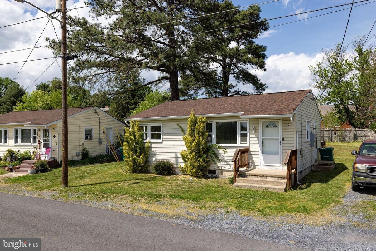 Exterior, Facade, Cape Cod