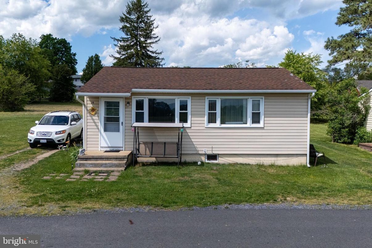 Exterior, Facade, Cape Cod