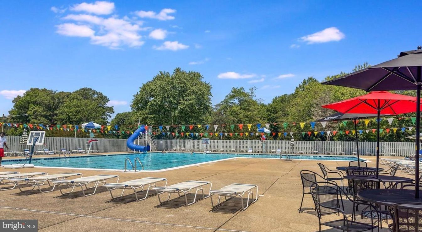 Exterior, Playground, Pool