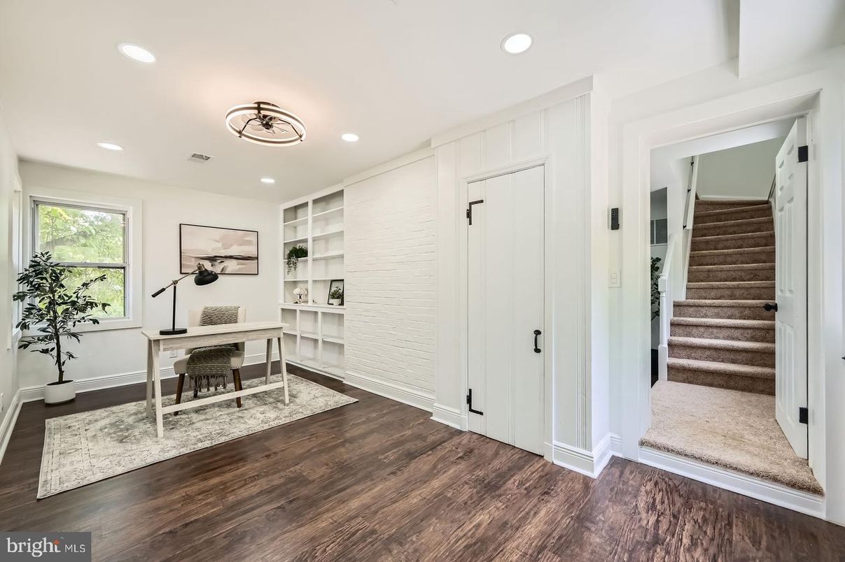 Home Office, Interior, Recessed Lighting, Wood Texture Flooring