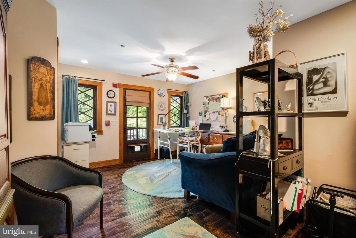 Home Office, Interior, Living room, Recessed Lighting, Wood Texture Flooring