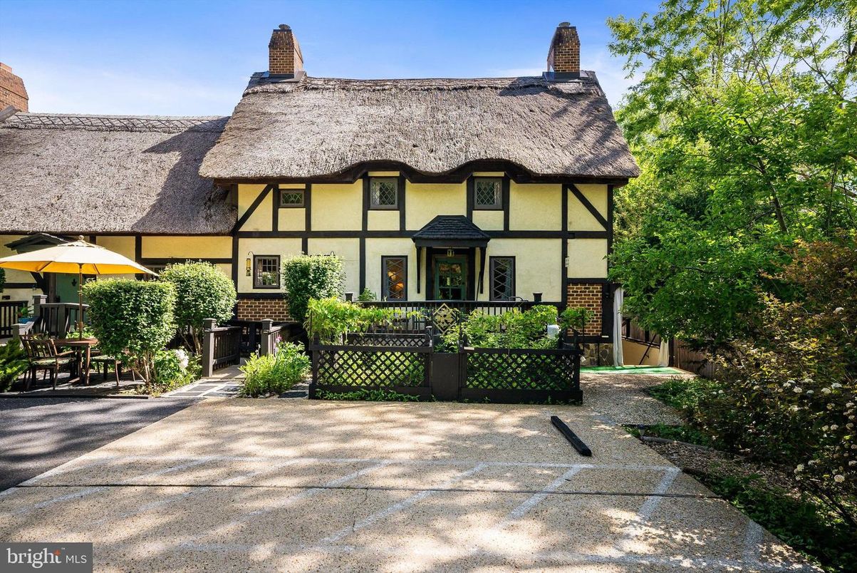 Exterior, Facade, Tudor Revival