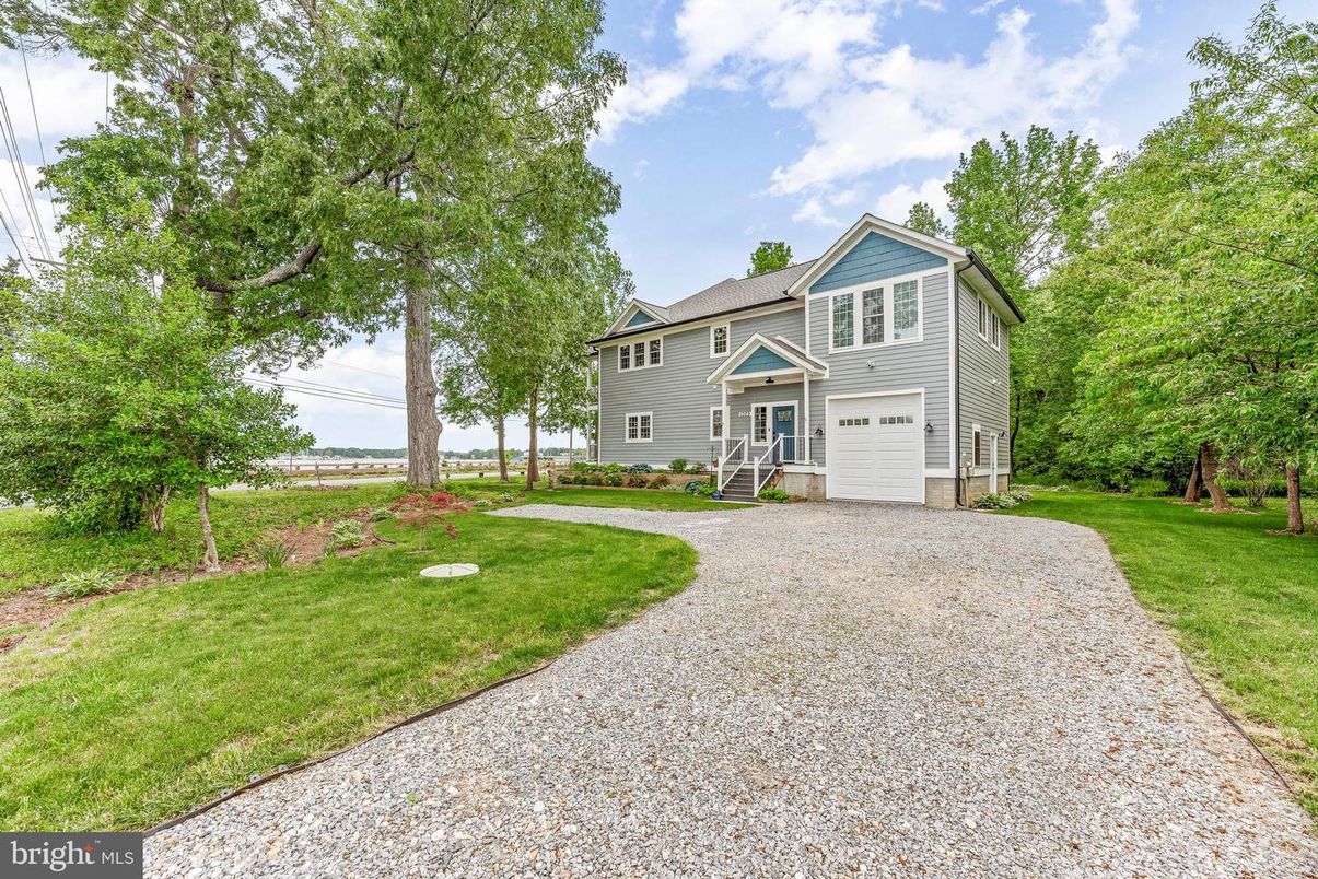 Attached, Backyard, Exterior, Facade, Queen Anne Victorian