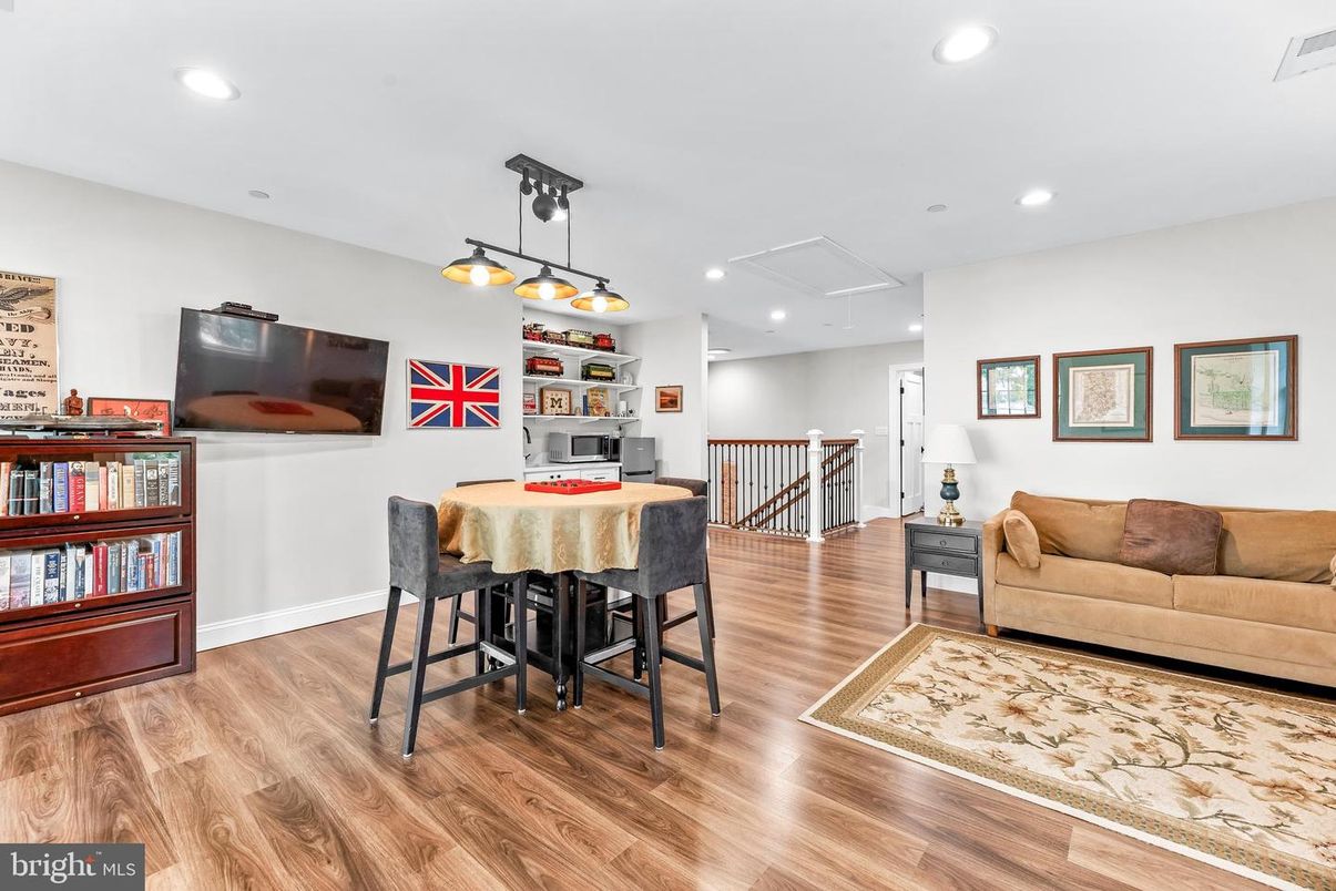 Dining room, Interior, Living room, Pendant Lights, Recessed Lighting, Wood Texture Flooring