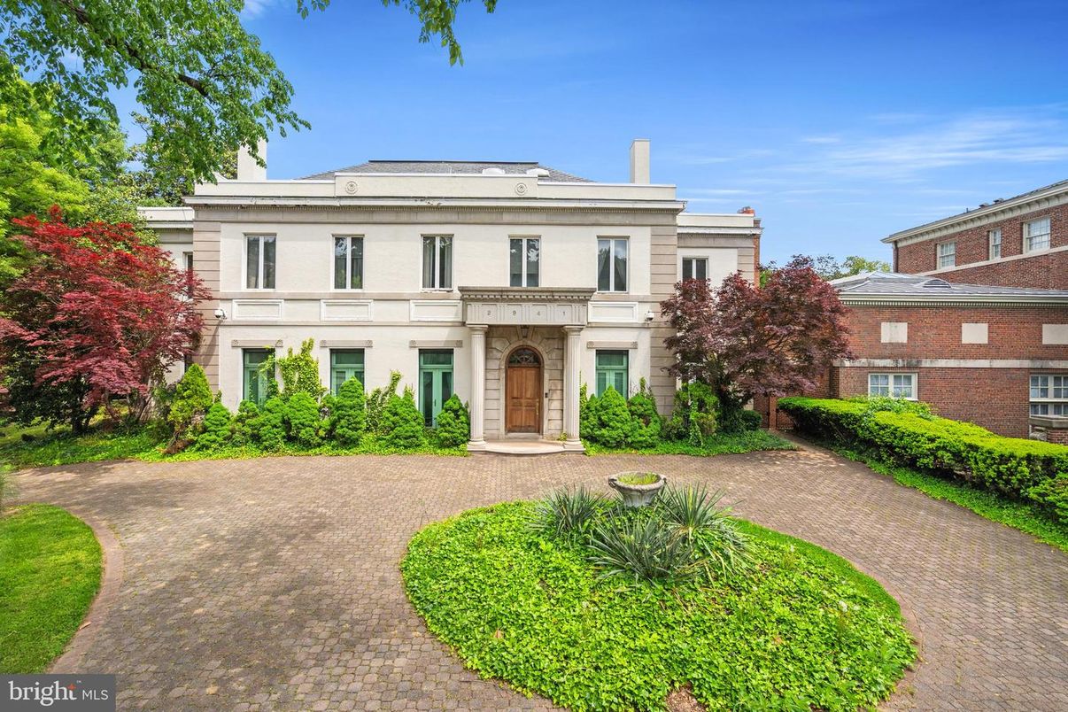 Backyard, Exterior, Facade, French Provincial