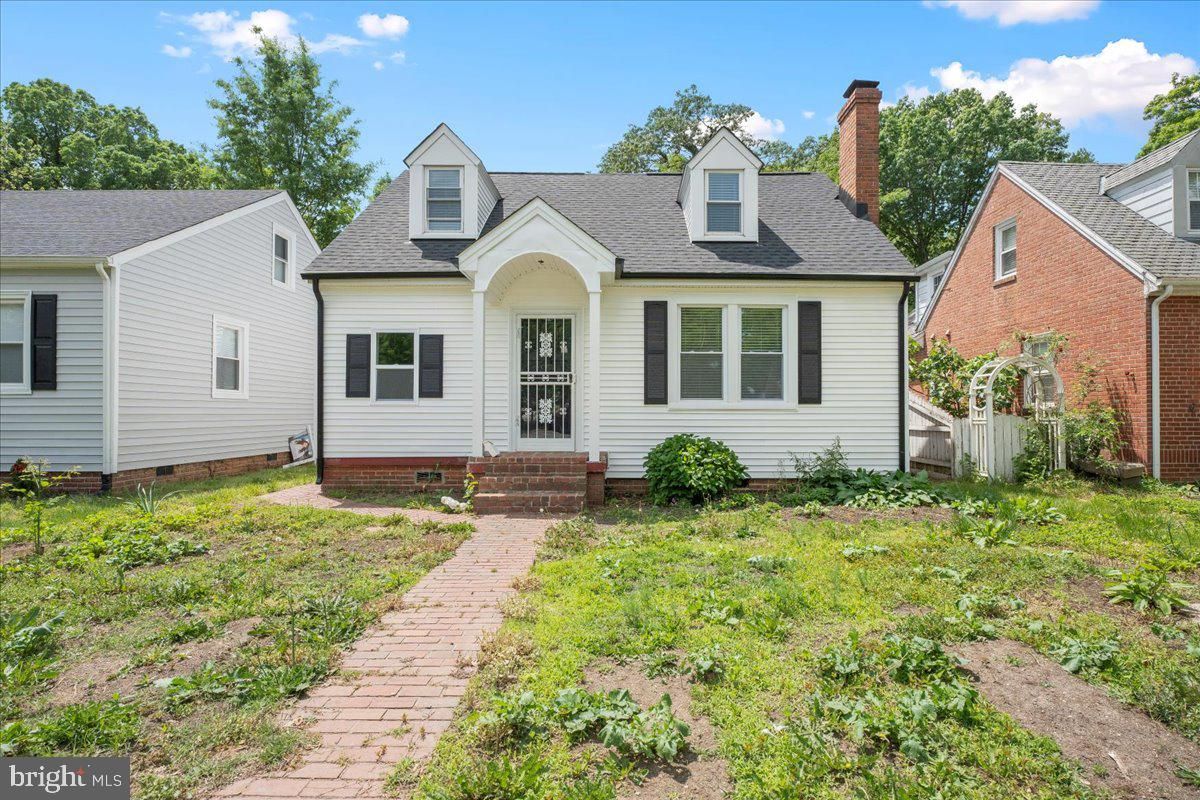 Exterior, Facade, Cape Cod