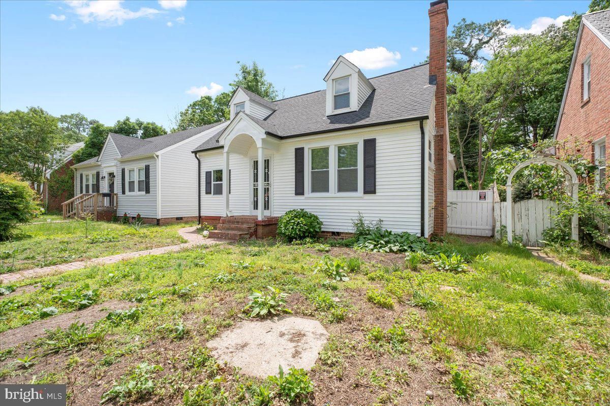 Exterior, Facade, Cape Cod