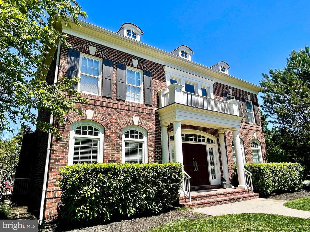 Exterior, Facade, Brick Facade, Georgian