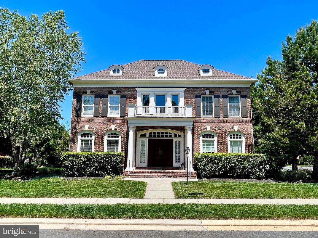 Exterior, Facade, Brick Facade, Georgian